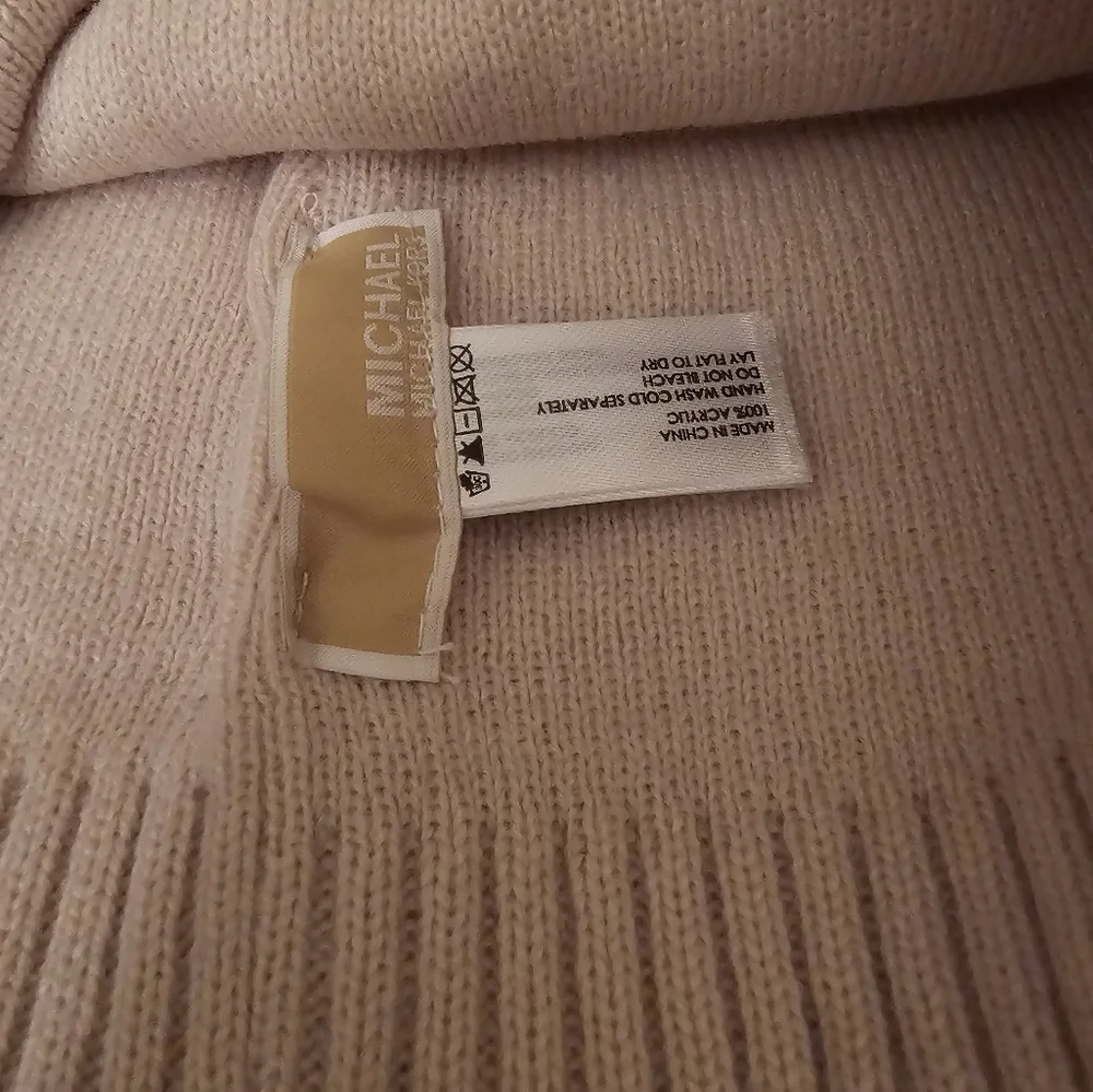 NWT Michael Kors soft pink beanie - Picture 2 of 3